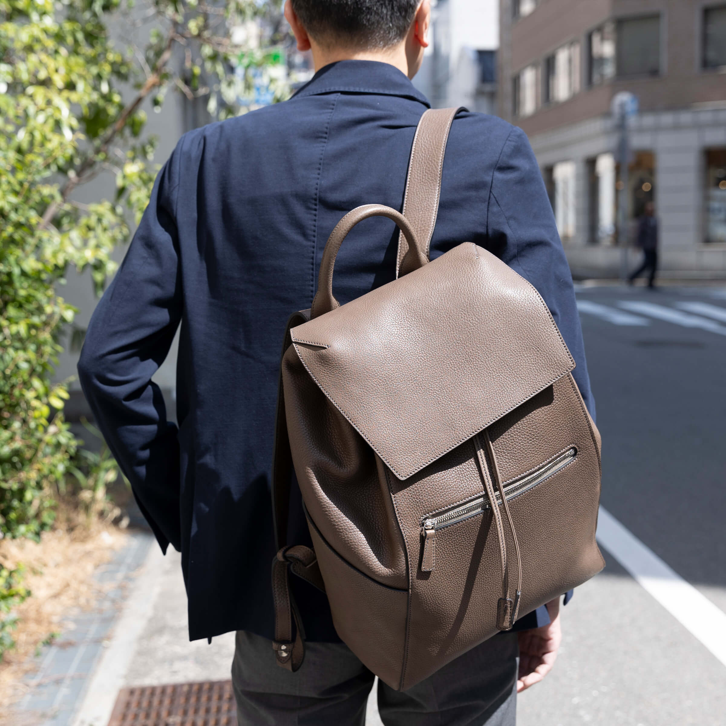 ダブルオイルシュリンク かぶせ型リュック 利用シーン